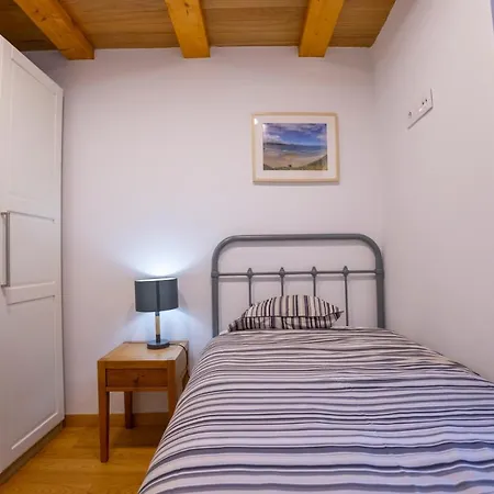 Holiday home Casa Alameda 23 De Casas Figueiras En Ria Eo-ribadeo Castropol